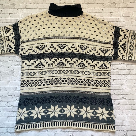 Vintage 90s Mom Nordic Turtleneck Sweater - Black & White - Picture 6 of 11